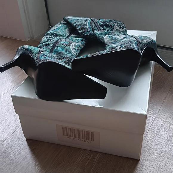 LUICHINY Paisley Patterned Blue and Black Women's Boots - NEW - Picture 4 of 6